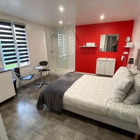 Aux Charmes 1 Bed & Breakfast Isques ภายนอก รูปภาพ