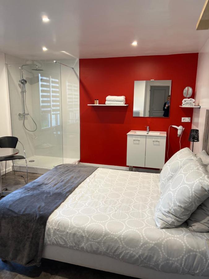 Aux Charmes 1 Bed & Breakfast Isques ภายนอก รูปภาพ
