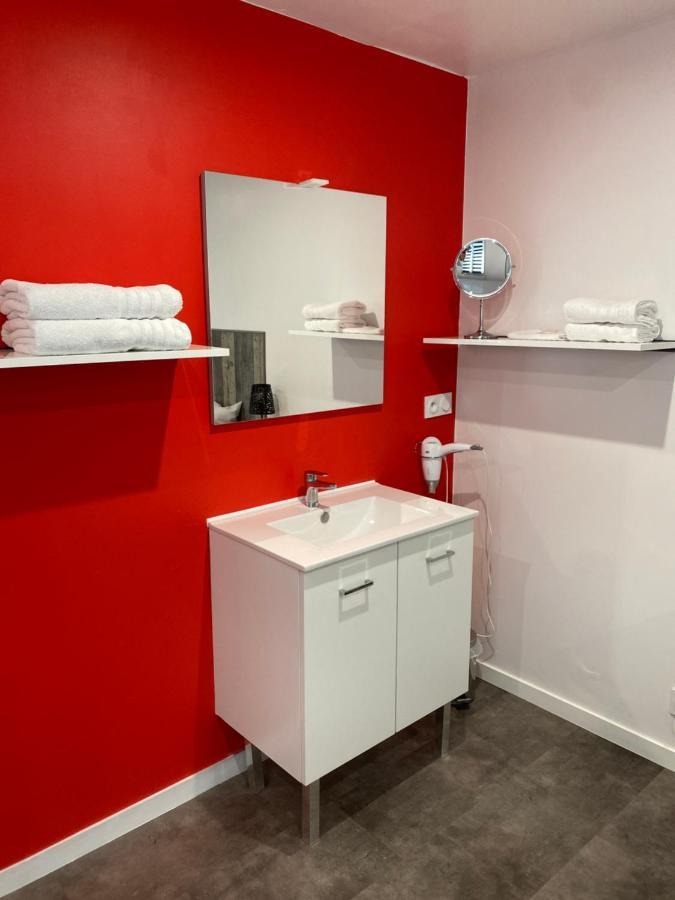 Aux Charmes 1 Bed & Breakfast Isques ภายนอก รูปภาพ