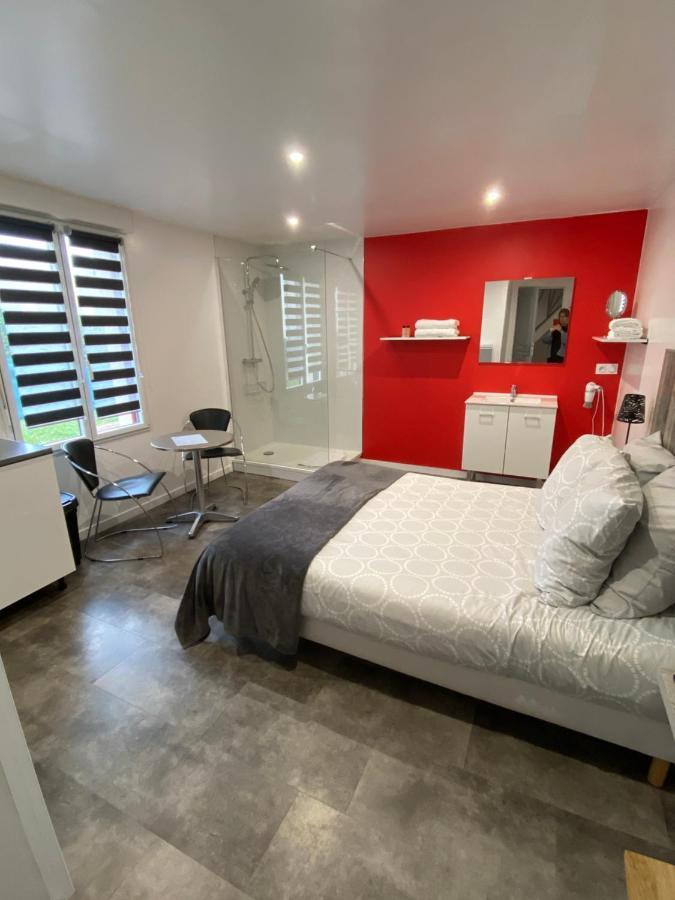 Aux Charmes 1 Bed & Breakfast Isques ภายนอก รูปภาพ